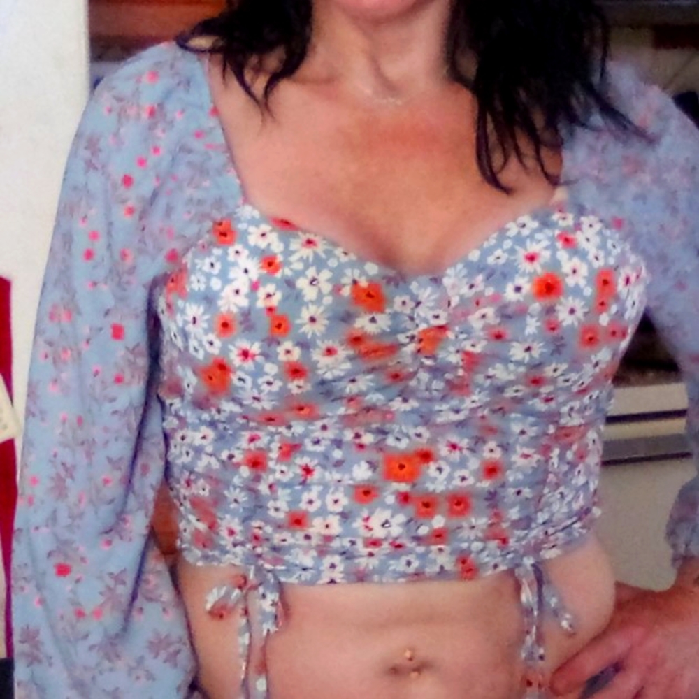 Madden NYC midriff top Size L